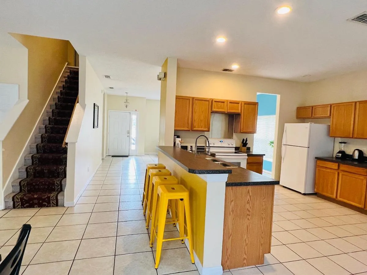 Сasa de vacaciones Newly Updated Big Family Home, Pool, Spa, Near Disney -814 Davenport