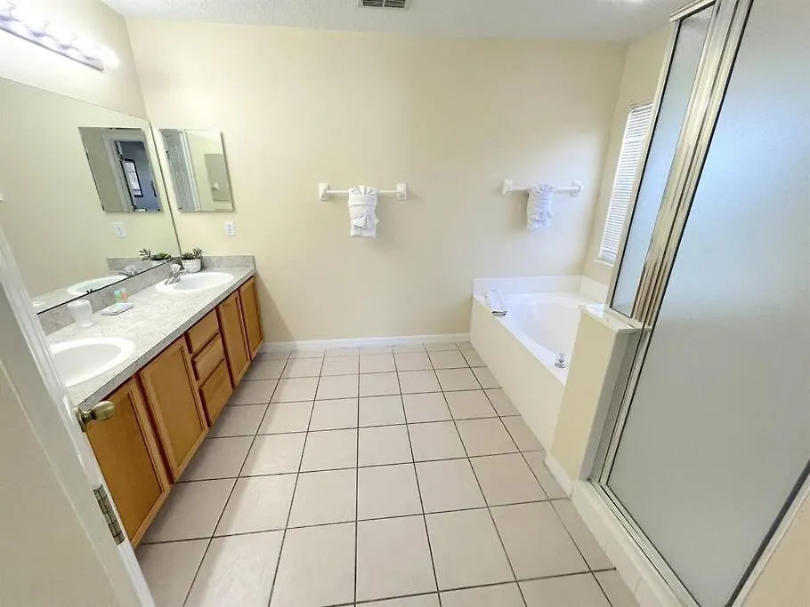 Сasa de vacaciones Newly Updated Big Family Home, Pool, Spa, Near Disney -814 Davenport Estados Unidos